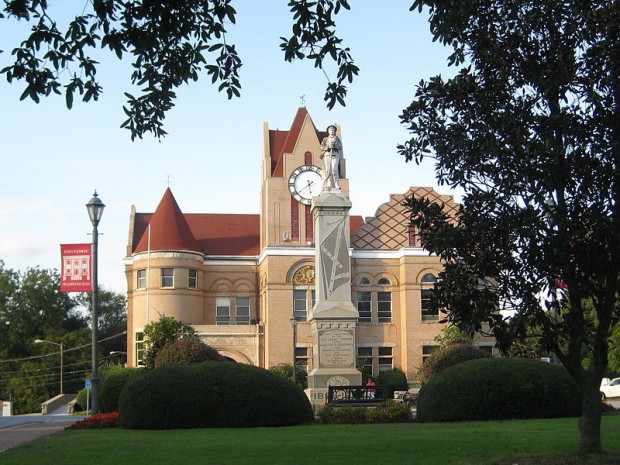 Confederate Memorial and Wilkes County Courthouse